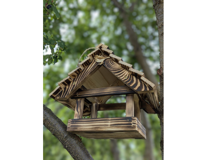 Vogelhaus aus gebranntem Holz... Vogelhaus aus gebranntem Holz...