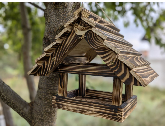 Vogelhaus aus gebranntem Holz... Vogelhaus aus gebranntem Holz...