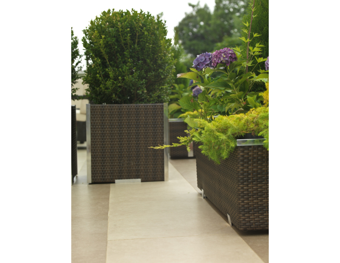 Blumentopf aus Metall TERRA mit... Blumentopf aus Metall TERRA mit...